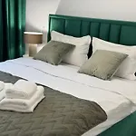 Luxury Apartments Near Coresi Mall By Glam