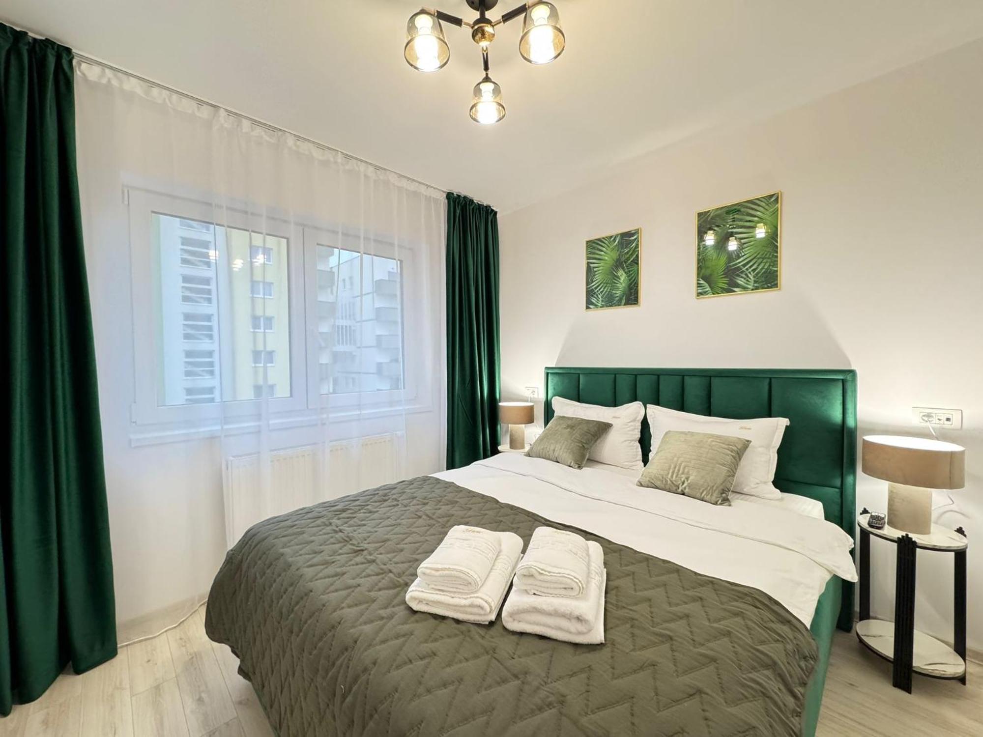 Apartment Luxury Near Coresi Mall By Glam *